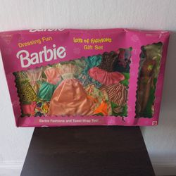 1993 Barbie Lots Of Fashions Easy To Dress No.9518