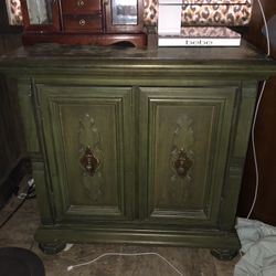 Two Nightstands And A Dresser 