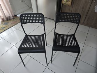 Set of 2 Black Chairs