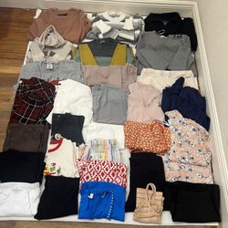 Bundle of Women or Teenager's Clothes, Size: S, M, (30 Pieces)