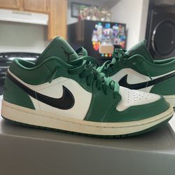 Air Jordan 1 Low “ Pine Green” Size 9.5 Mens