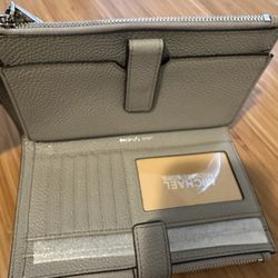 NWT Michael Kors Wallet/Wristlet Pearl Grey