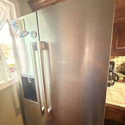 Like New Lg Fridge