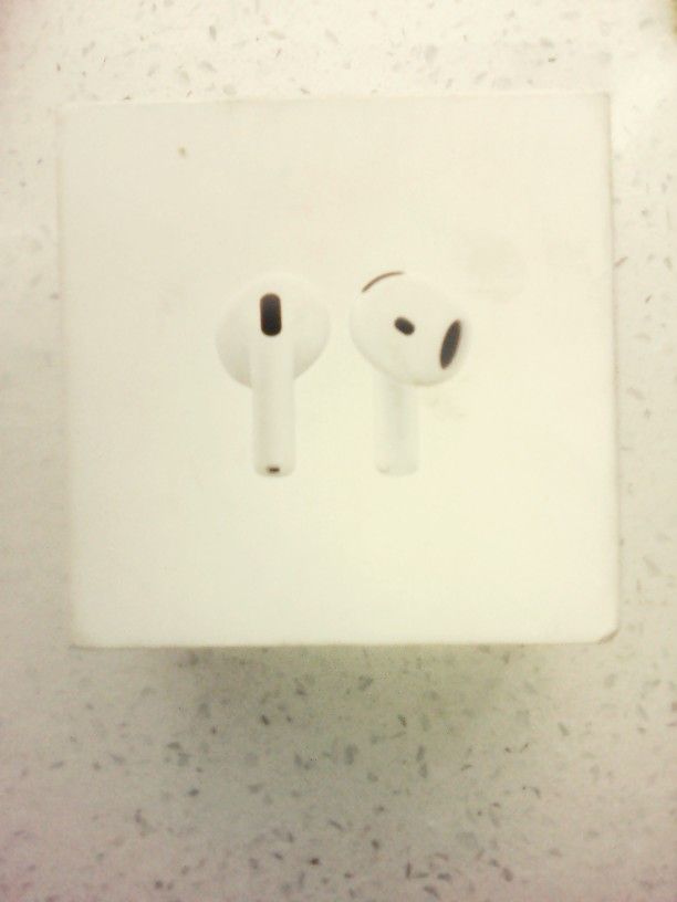*Reduced Price*Apple airpods 4