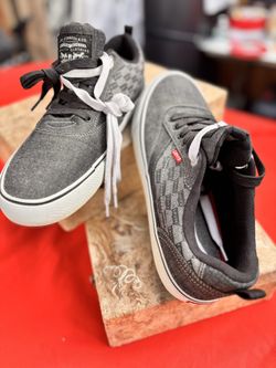 Levis skate shoes
