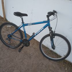 Trek 26-in 21 Speed Mountain Bike Good Horse Dependable $100 I'll Throw In A Rack For The Back If You Need One