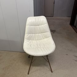 Modern molded dining/desk chair