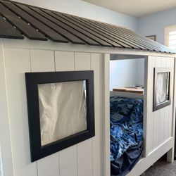 Full Bed Cottage House