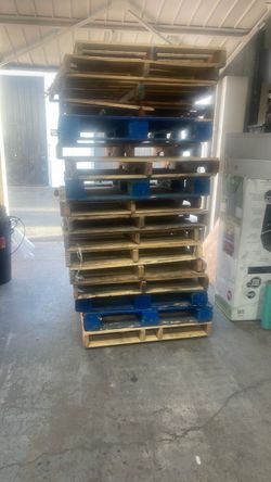 Lot of Used Wooden Pallets