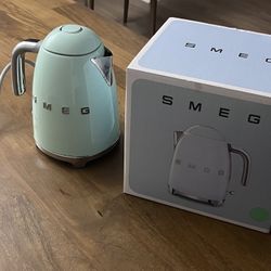 SMEG  Electric Water Kettle - Pastel Green