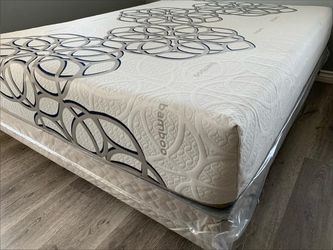 Full Size Sky Comfort Bamboo Hybrid Cooling Gel Memory Foam Mattress and Boxspring