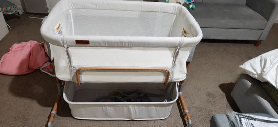 Grey baby bassinet