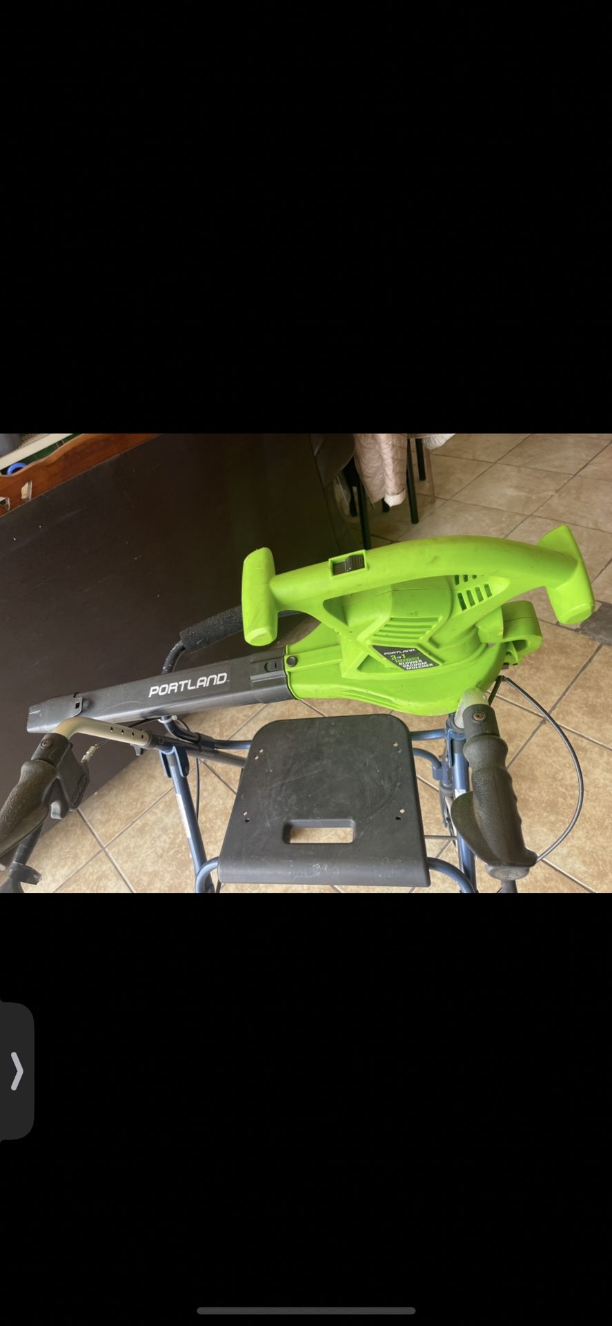 Excellent Condition Leaf Blower Trees 🌲 Trimmer and garden lawn