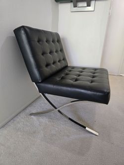 Barcelona Style Chair Black Leather Tufted