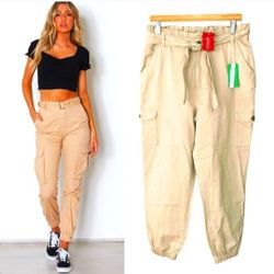 NWT Guess Khaki Padgett Twill Women's Cargo Pants.
