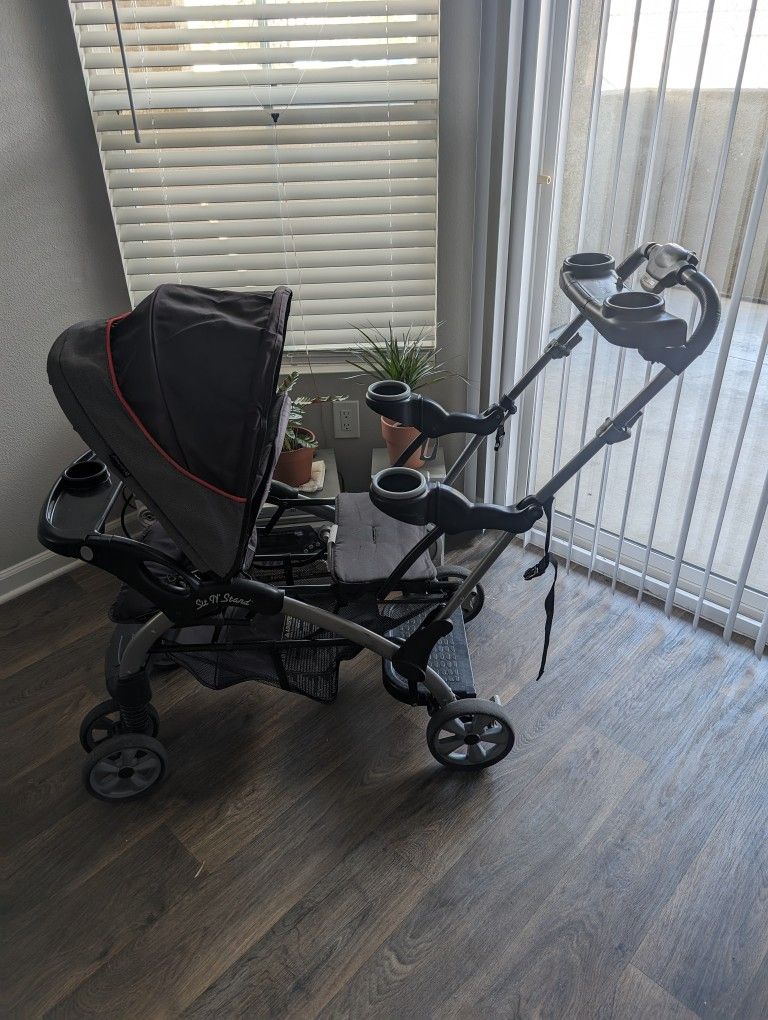 Baby Trends Stroller /Sit or stand 