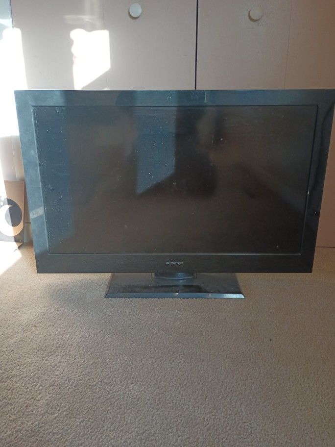 Emerson 40' LCD
