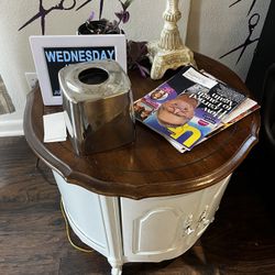 🖼️ Vintage White Side Table / Storage Cabinet – Charming & Functional!