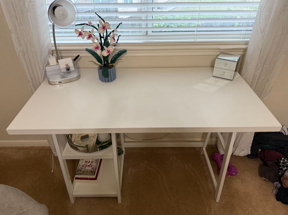 Office desk and chair