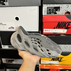 Adidas Yeezy MX Granite Foam Runner size 6 VNDS