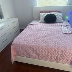 Queen  Size Bedroom  Set With mattress Set  And Dresser And Mirror All New Furniture And Free Delivery 