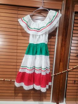 Girl Mexican dress. Vestido mexicano de nina