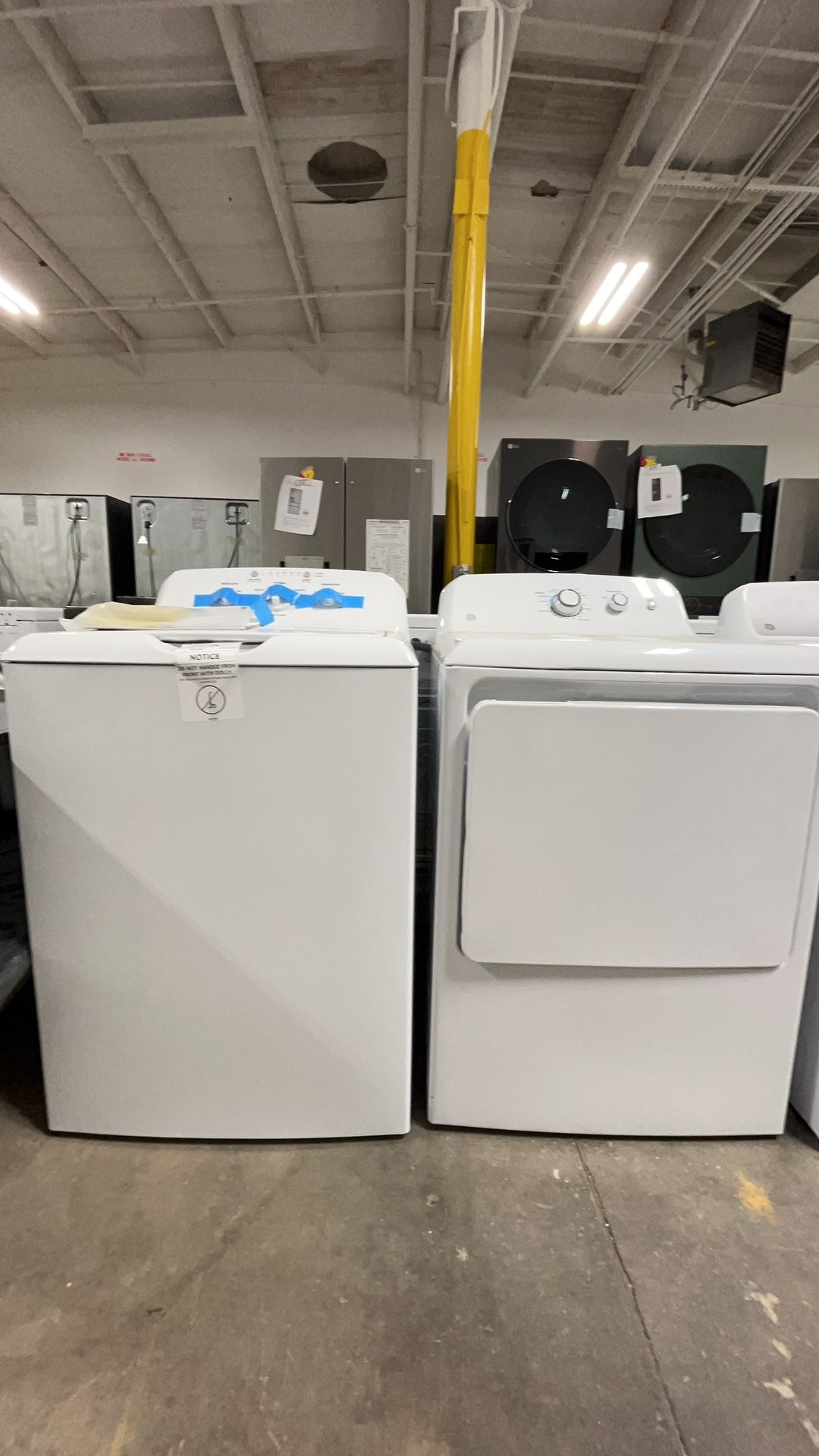 GE Hotpoint HTW265ASWWW and GTX33EASKWW a set washer and dryer (opened box,minor scratches/dents) 4.0 cu.ft. Top Load Washer in White with Cold Plus
