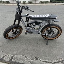 Rebel Racing, Golden Electric Cycle, Gray