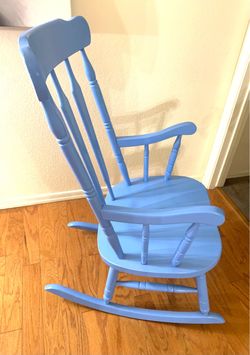 VINTAGE ROCKING CHAIR