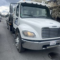 2020 Freighliner M2-106 Towing Truck 