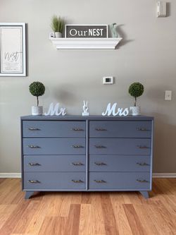 ✨🩶Gorgeous solid dresser🩶✨