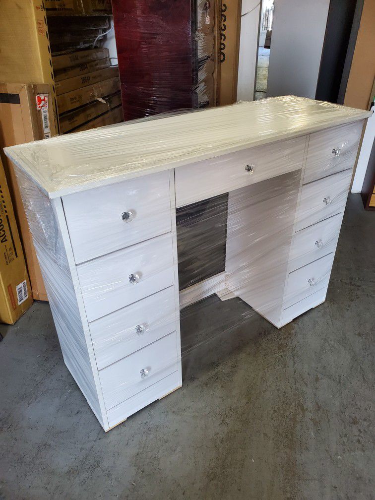 Brand New White Vanity Desk With 9 Drawers 