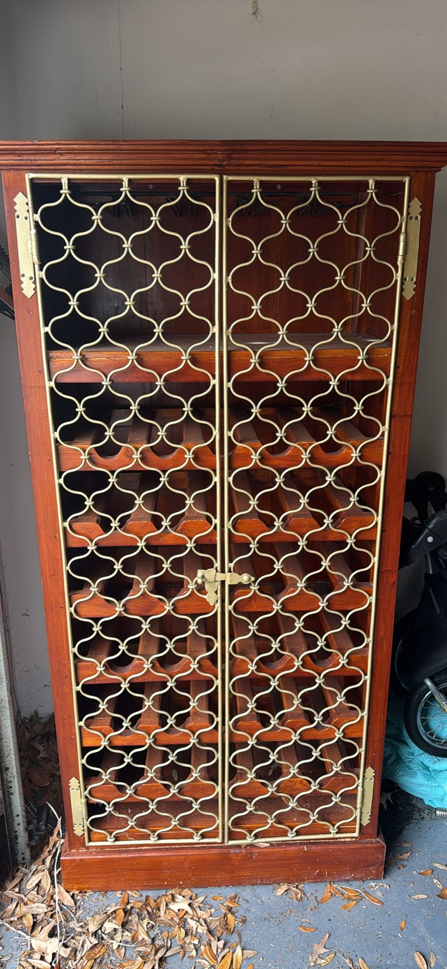 Solid wood wine cabinet