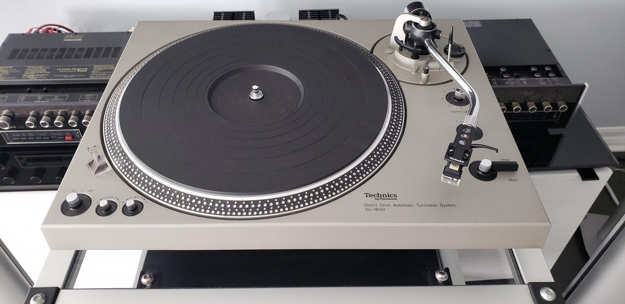 Technics SL-1650 Vintage Turntable
