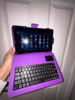 Touchscreen Tablet Computer with Keyboard Case Quad-Core 1.3Ghz Processor 1GB Memory 32GB HDD Webcam Wifi Bluetooth Android 8.