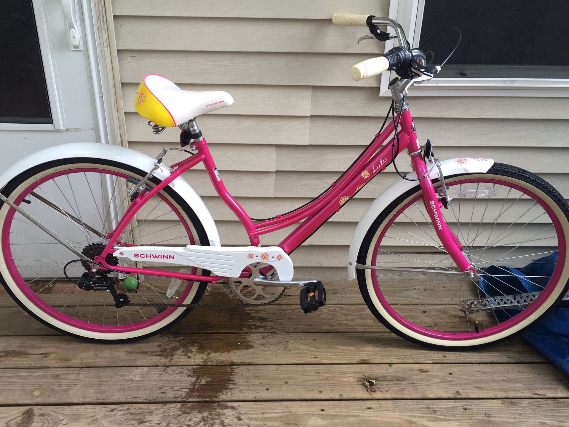 schwinn lulu women's cruiser bike