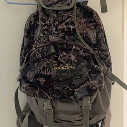 Cabela’s Mossey oak real tree hunting backpack large with H20 water bottle