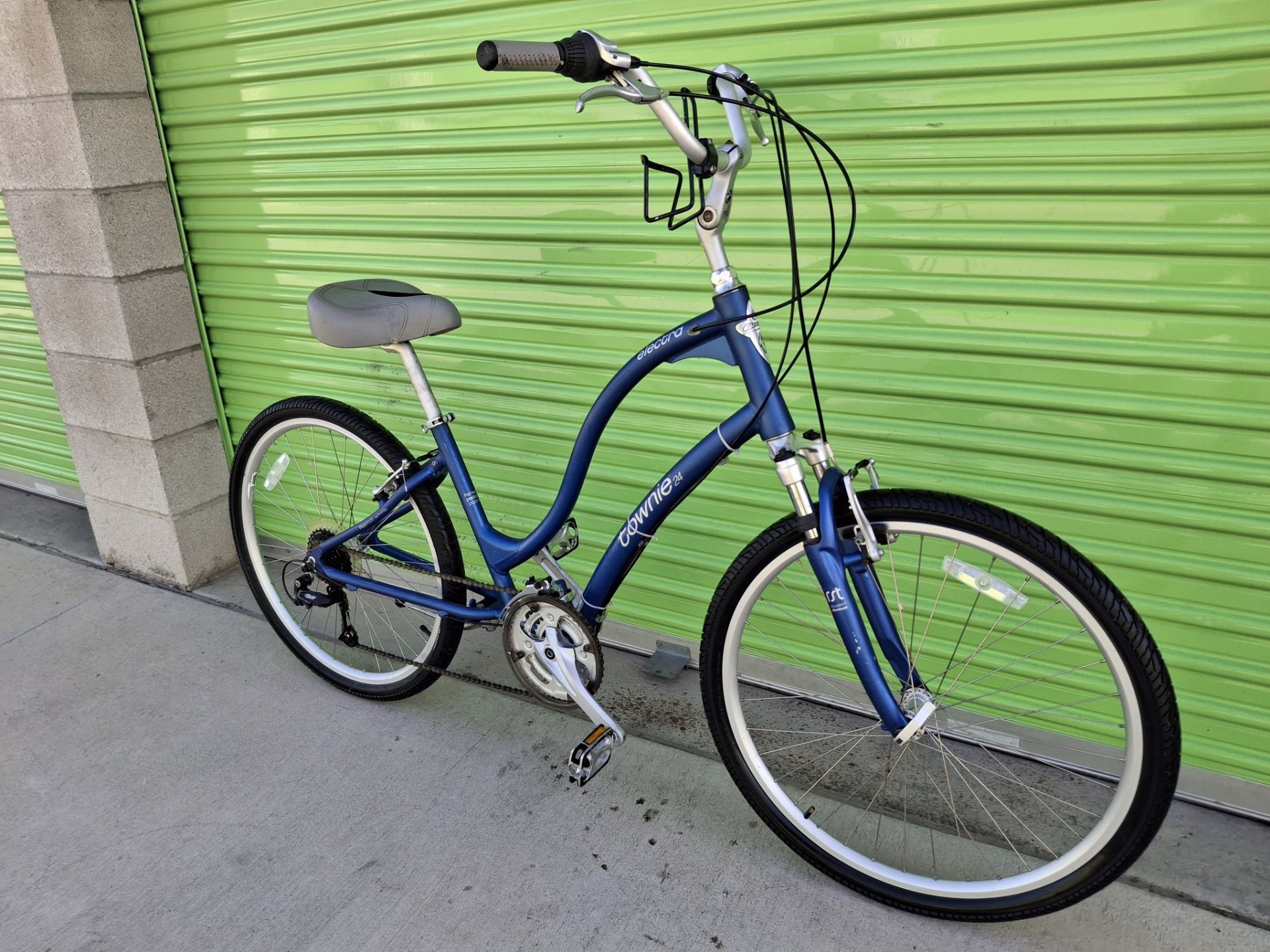 TOWNIE ELECTRA 21 SPEEDS TIRE 26 SIZE L