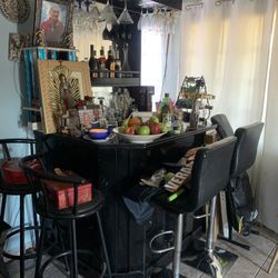 2 Pcs Bar With 4 High Stools ( No Glasses, Cups Or Bottles)
