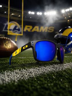 NEW Polarized Oakley Holbrook XL With Original Packaging NFL EDITION LOS ANGELES RAMS