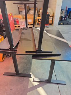 Adjustable desk