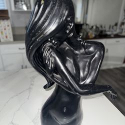 Woman Statue Decoration 