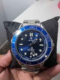 Blue face. Very elegant. Watch new