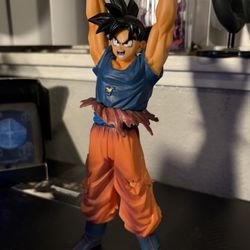 Goku Statue/headphone Holder