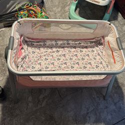 Baby Bassinet,  Adjustable Great Condition 50 $