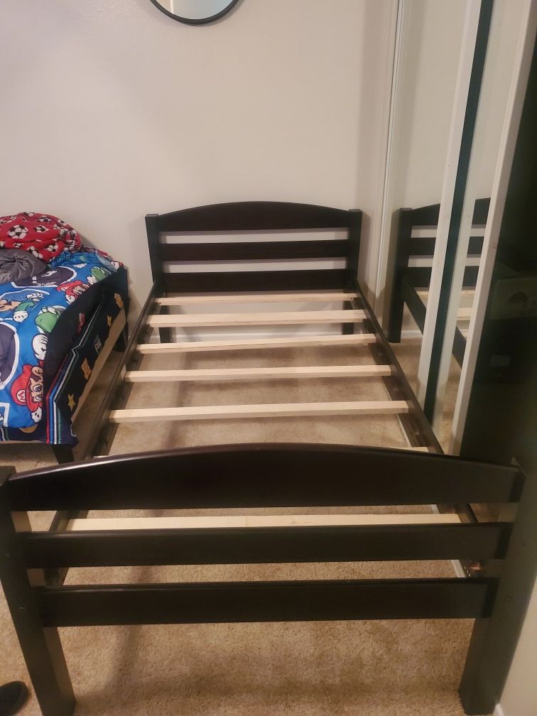 Kids twin size bed