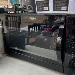 Whirlpool Big Microwave In Good Condition $100