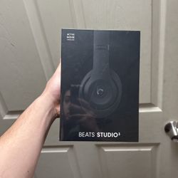 Beats Studio3 Wireless Noise Cancelling Headphones with Apple W1 Headphone Chip - Matte Black New