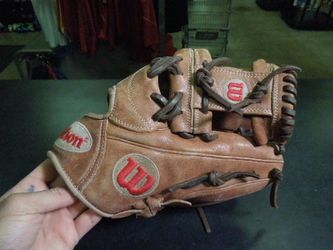 Used Wilson A2000 1787 11.75" RHT Infield Glove