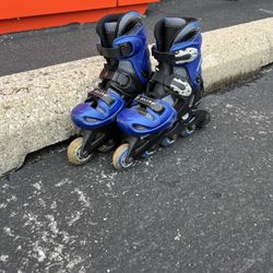 Roller Skate used in good condition ultra wheels adjustable by foot to the front and back